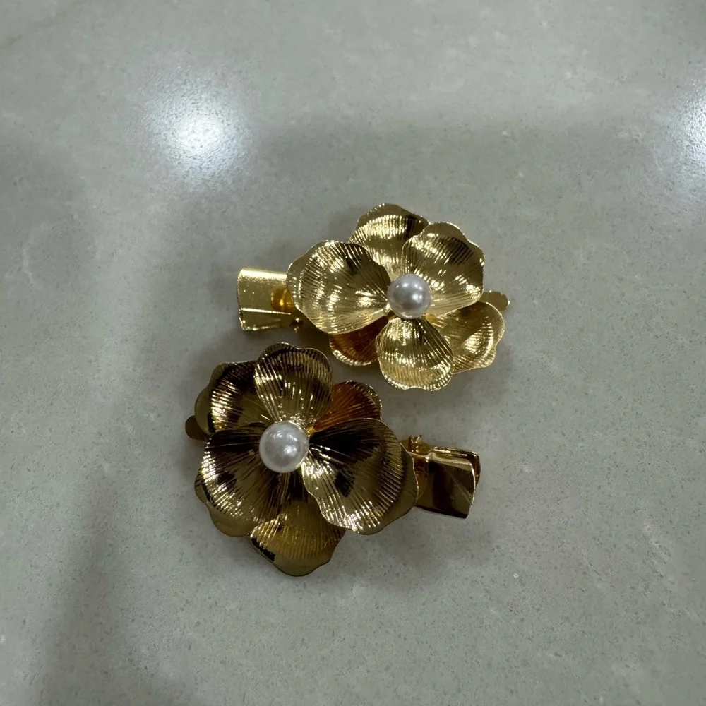 NWOT Gold Flower Hair Clips (Set of 2) Luxury bridal